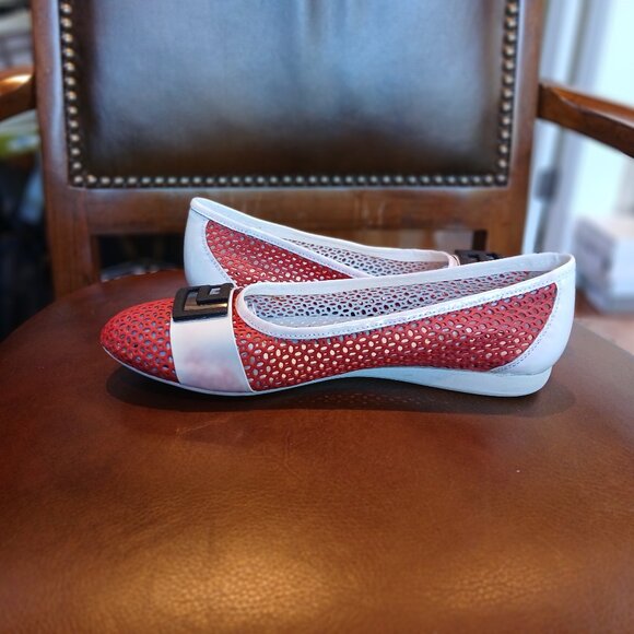 Comfortable and colorful low flats. - Picture 3 of 5